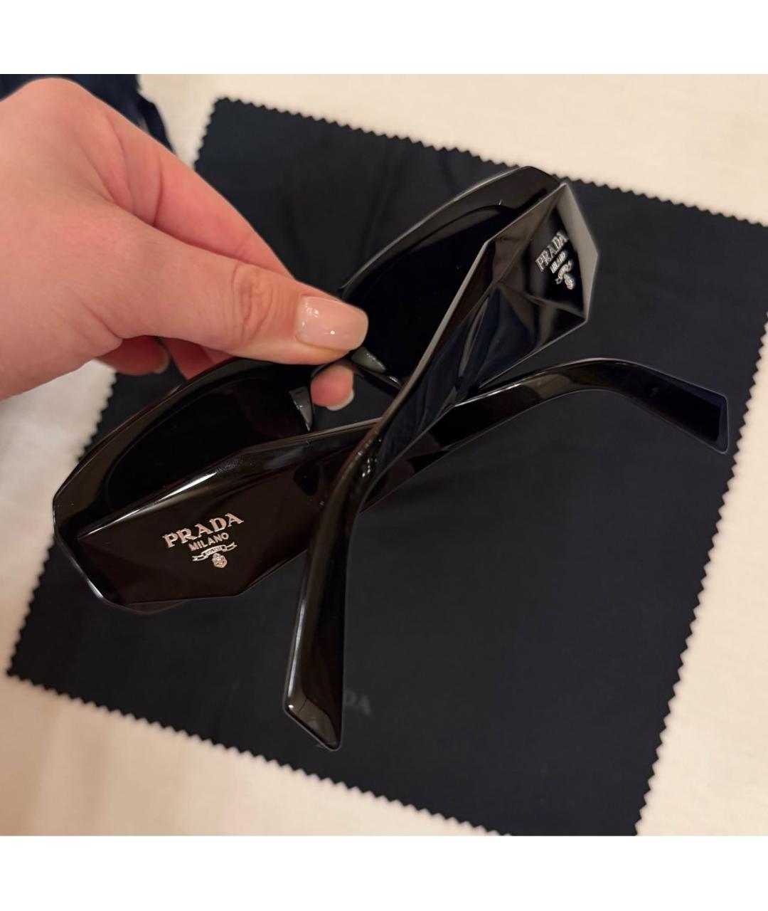 PRADA Черные пластиковые солнцезащитные очки, фото 4