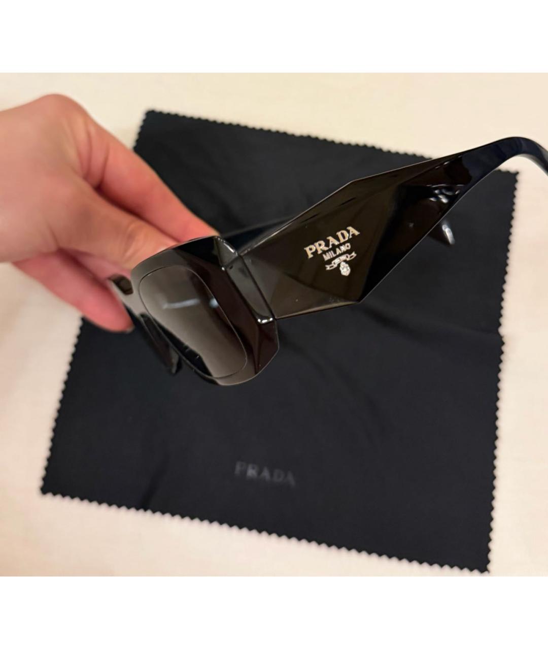 PRADA Черные пластиковые солнцезащитные очки, фото 3