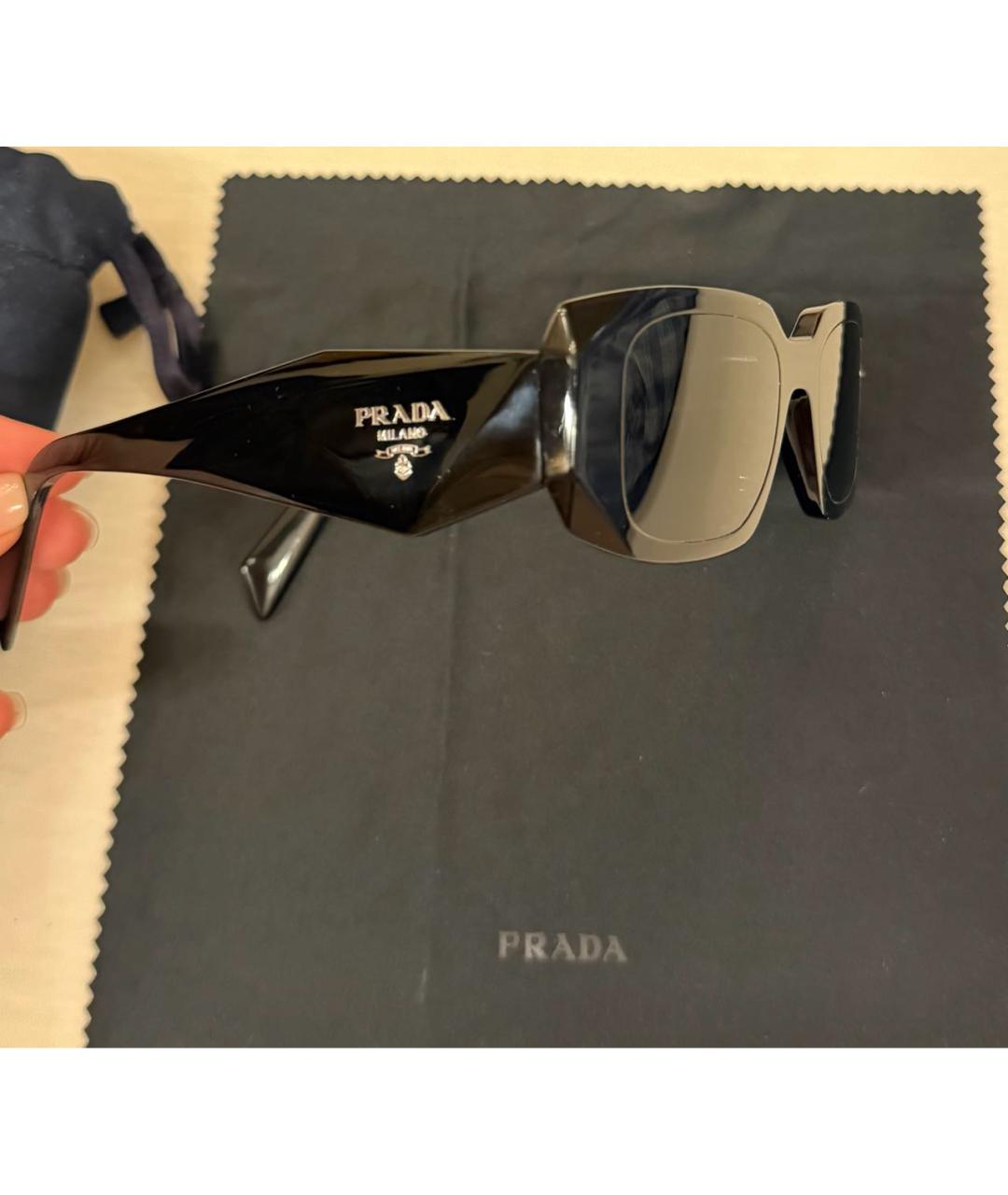 PRADA Черные пластиковые солнцезащитные очки, фото 2