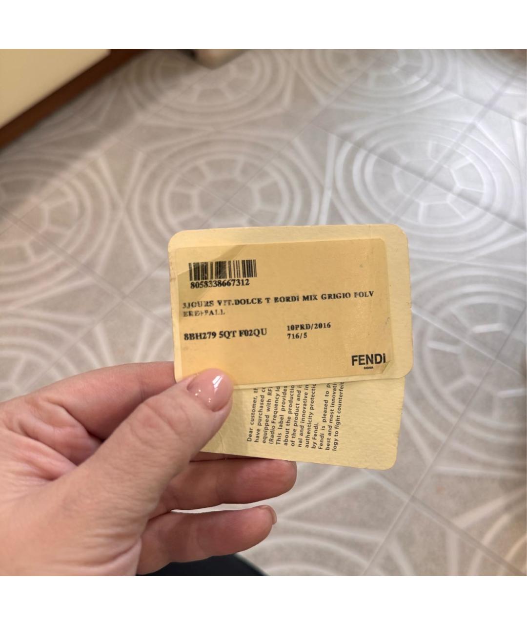 FENDI Бежевая кожаная сумка с короткими ручками, фото 6