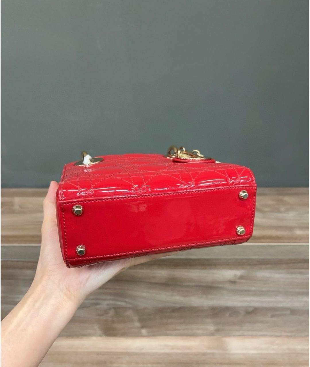 CHRISTIAN DIOR Красная сумка с короткими ручками из лакированной кожи, фото 8