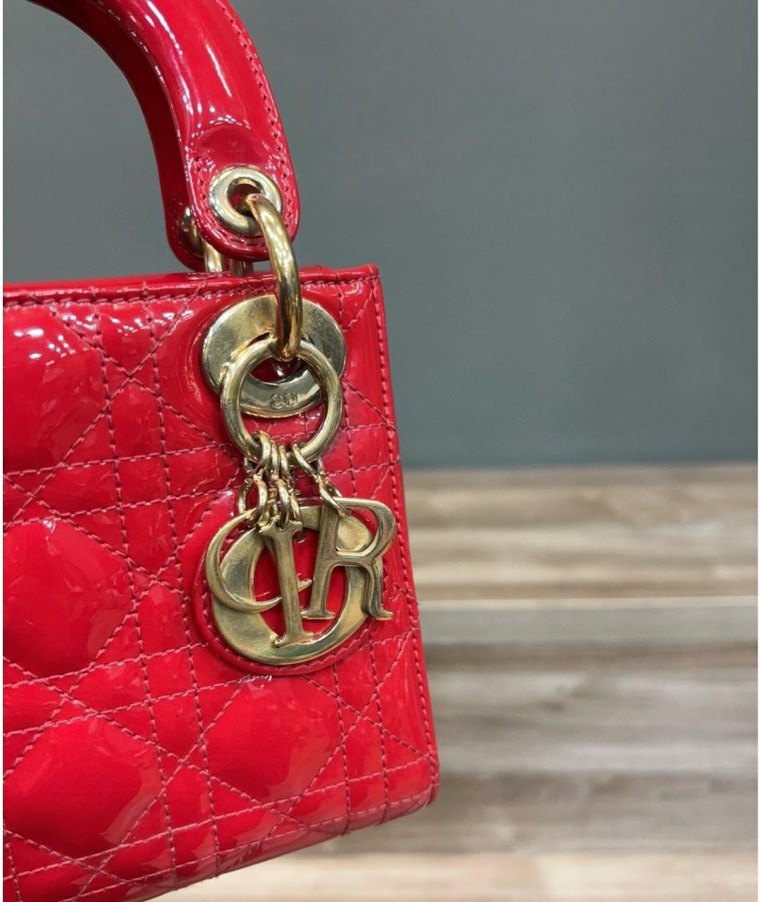 CHRISTIAN DIOR Красная сумка с короткими ручками из лакированной кожи, фото 6