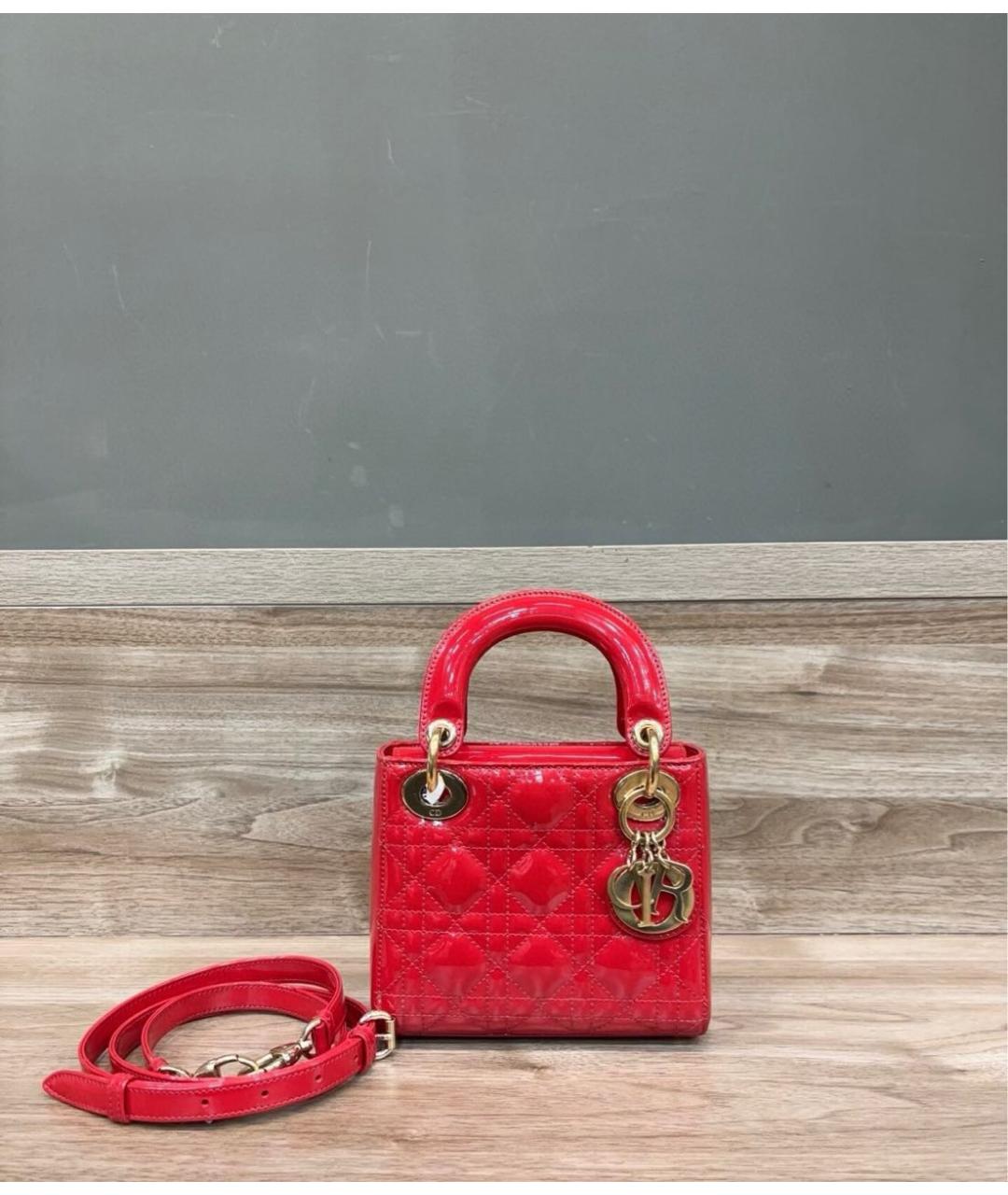 CHRISTIAN DIOR Красная сумка с короткими ручками из лакированной кожи, фото 2