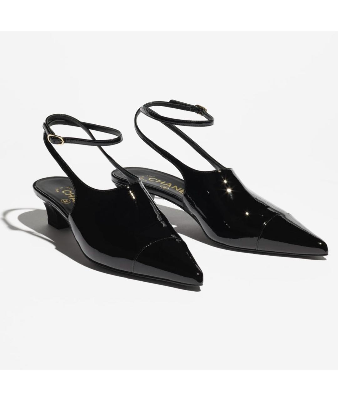 CHANEL Черные лодочки на низком каблуке из лакированной кожи, фото 2