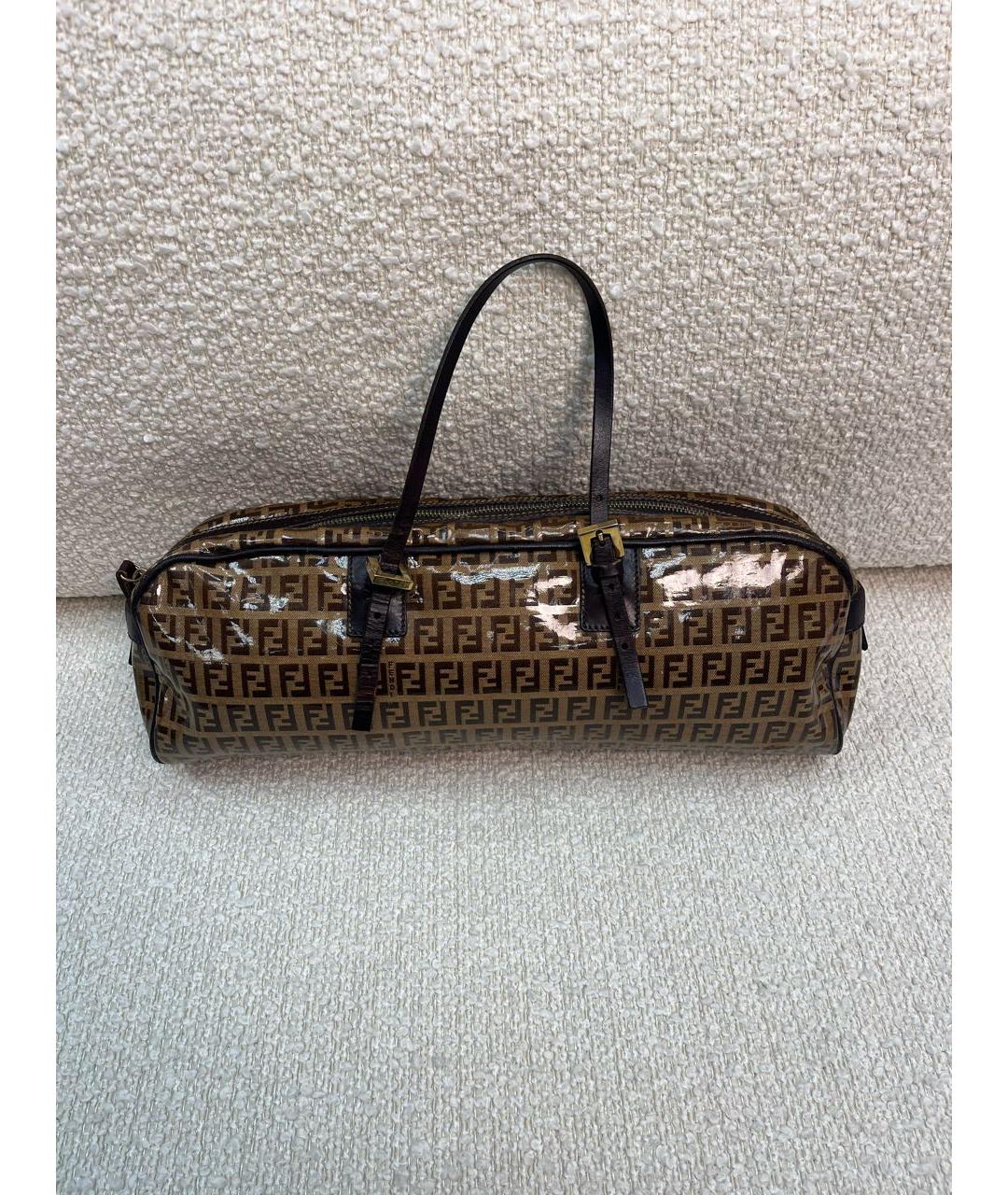 FENDI Коричневая сумка с короткими ручками из лакированной кожи, фото 3