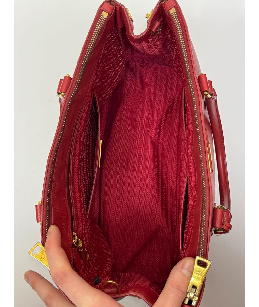PRADA Красная кожаная сумка с короткими ручками, фото 4