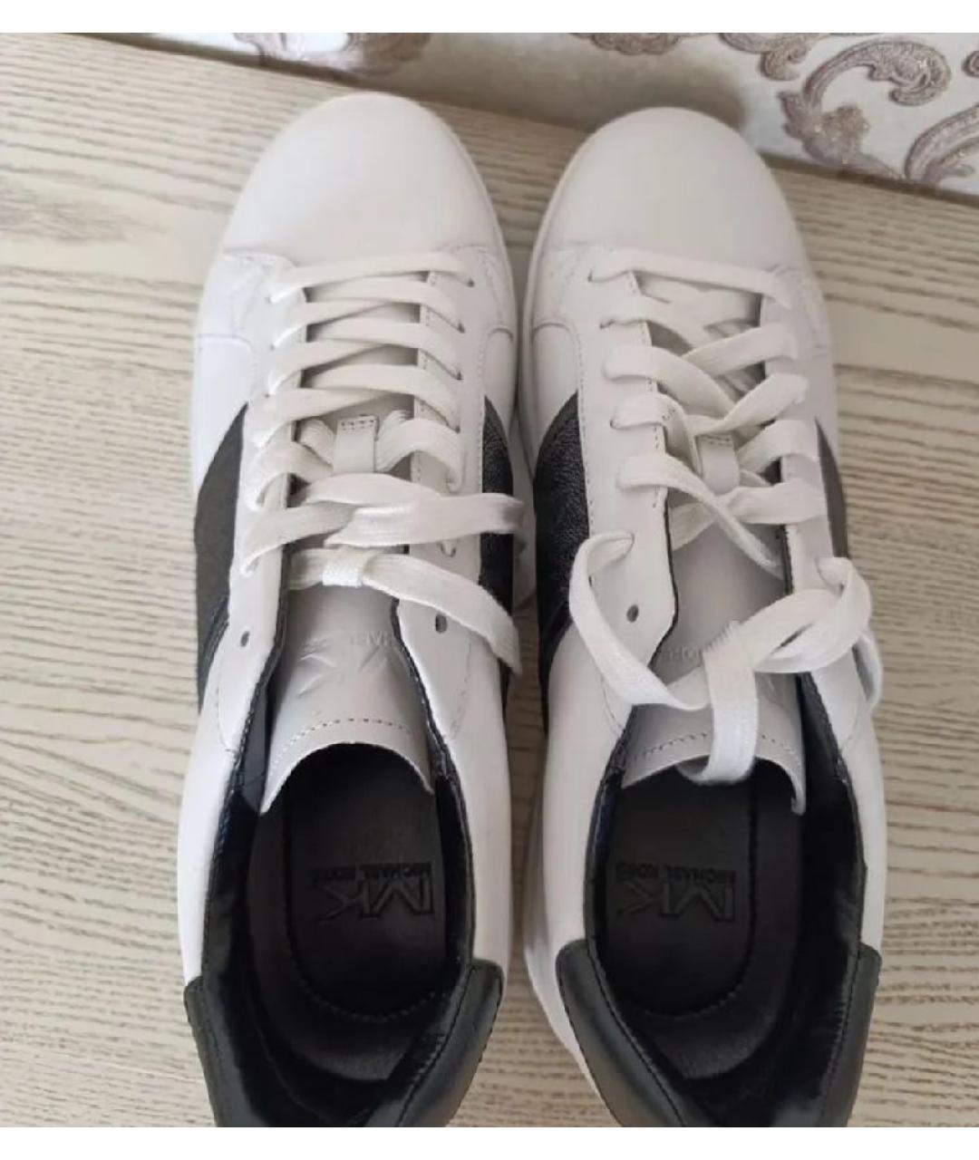 MICHAEL KORS Белые кожаные низкие кроссовки / кеды, фото 2