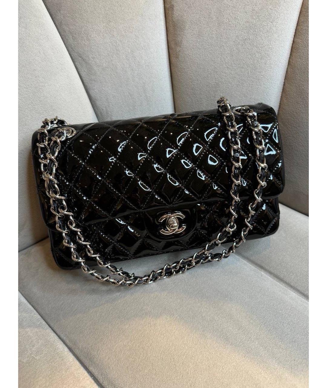 CHANEL Черная сумка через плечо из лакированной кожи, фото 2