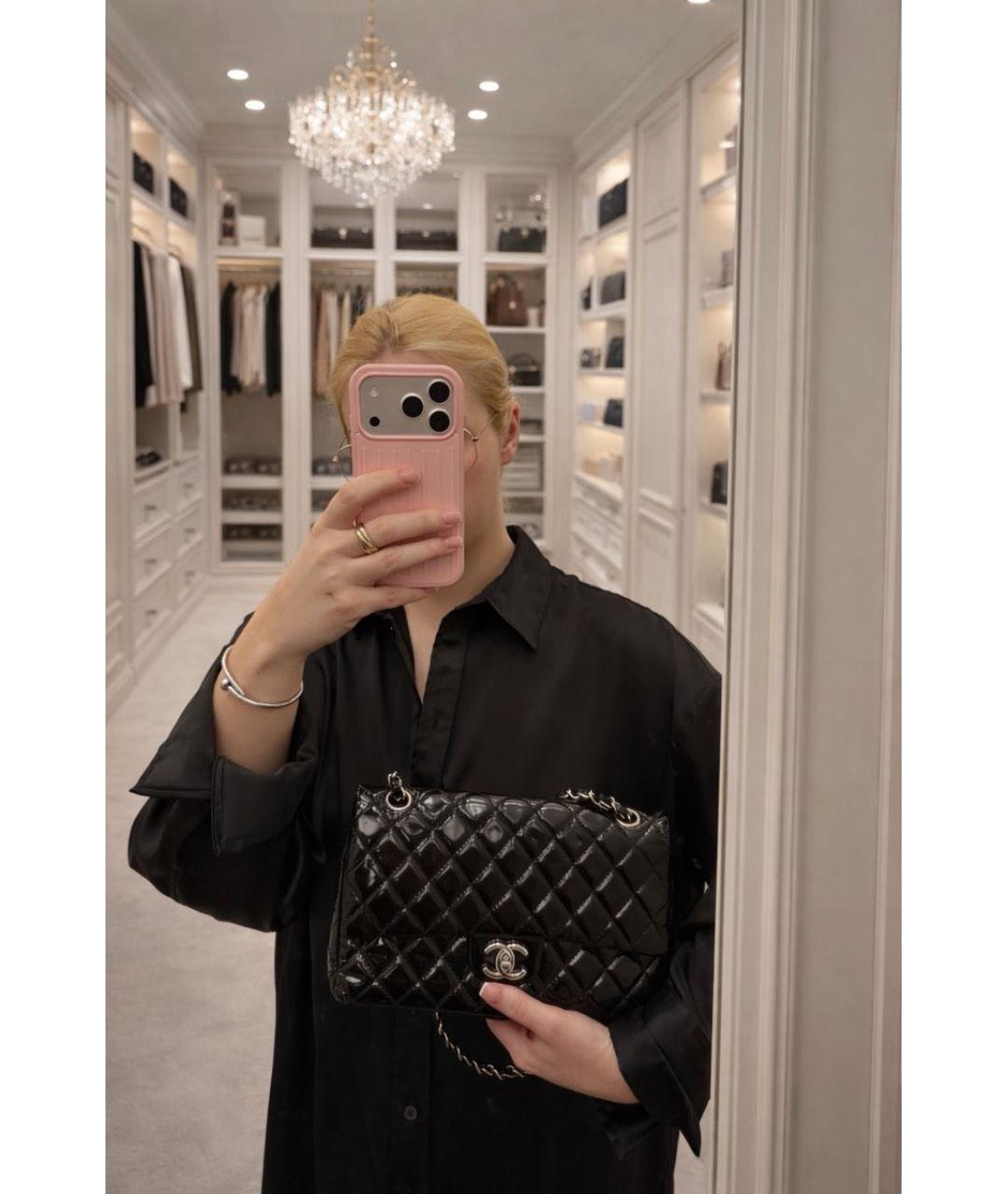 CHANEL Черная сумка через плечо из лакированной кожи, фото 3