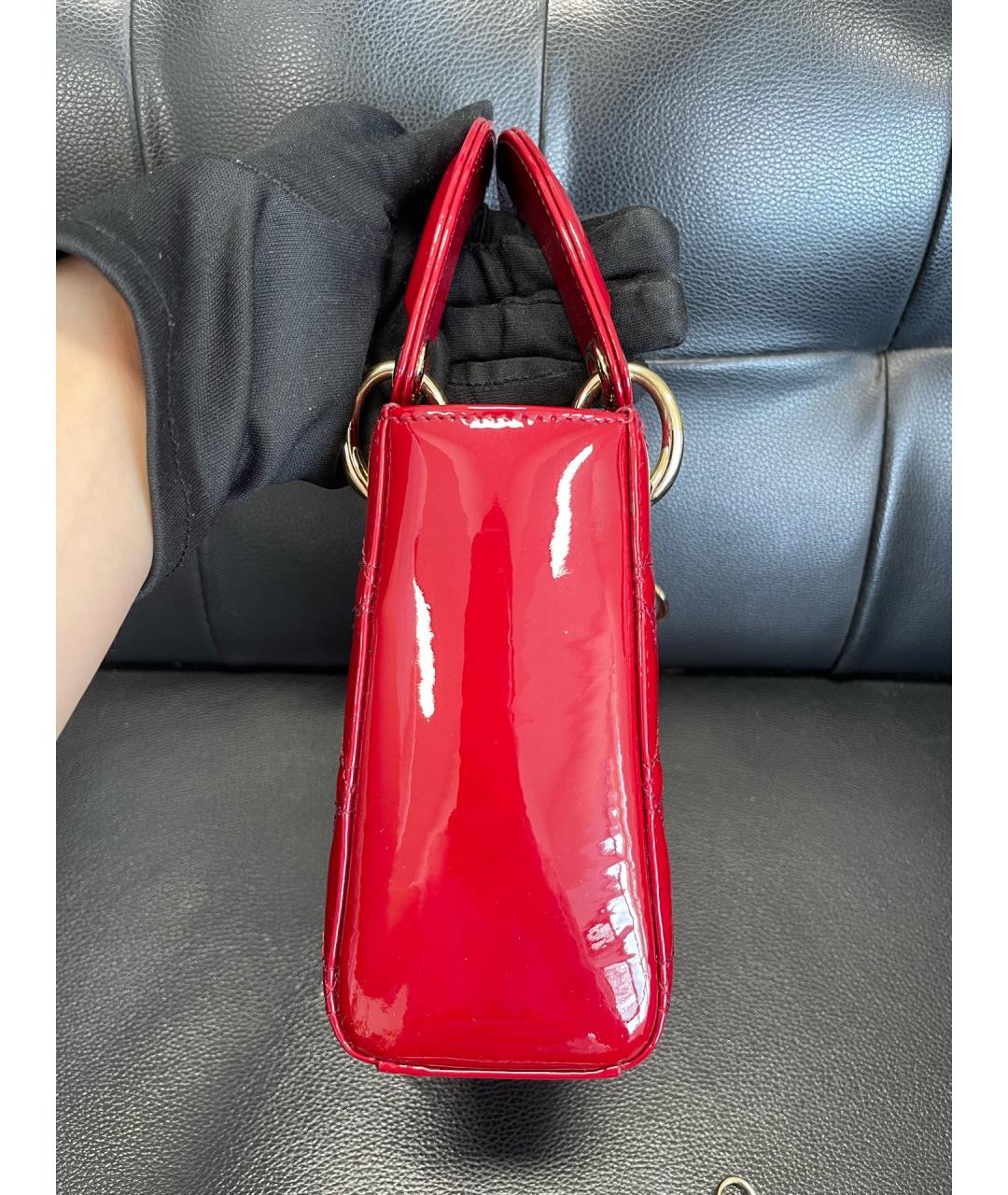 CHRISTIAN DIOR Красная сумка с короткими ручками из лакированной кожи, фото 3