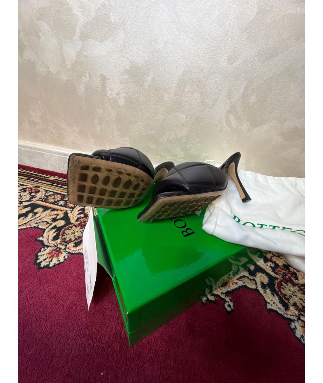 BOTTEGA VENETA Черные кожаные мюли, фото 5