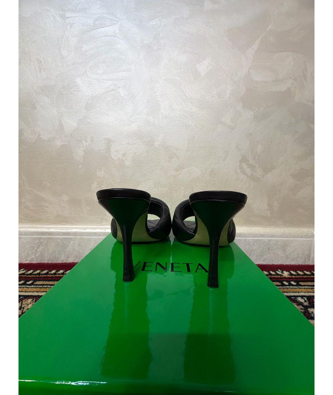 BOTTEGA VENETA Черные кожаные мюли, фото 4