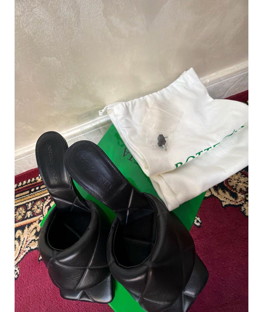 BOTTEGA VENETA Черные кожаные мюли, фото 7