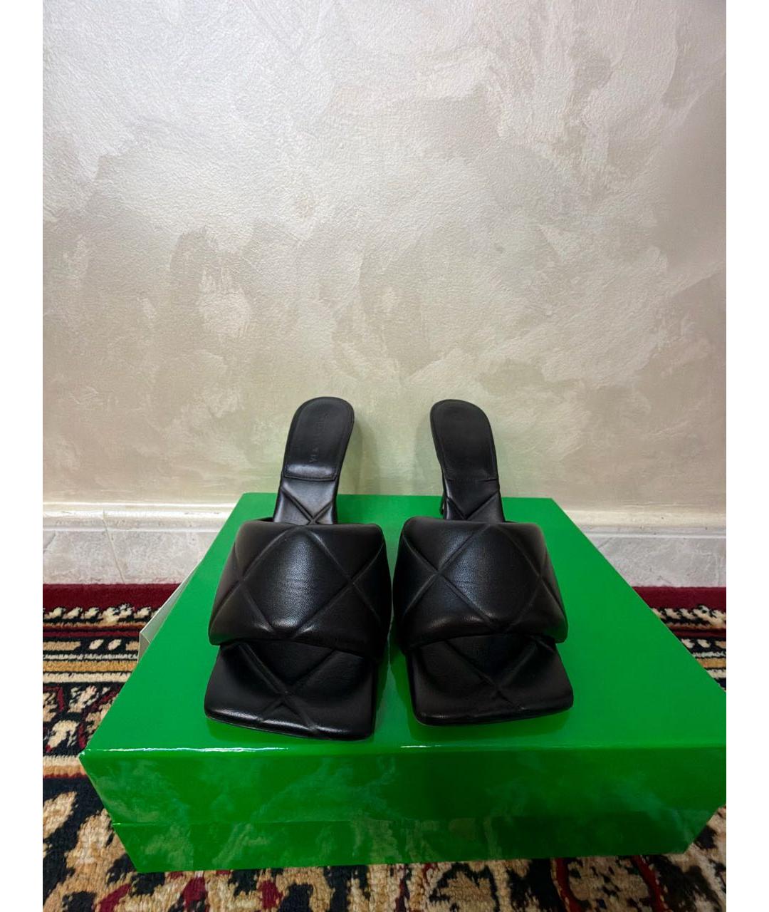 BOTTEGA VENETA Черные кожаные мюли, фото 2