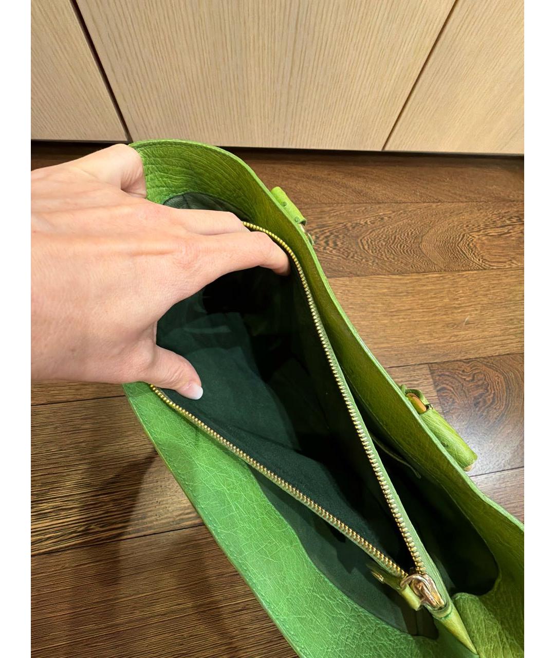 CELINE Зеленая сумка с короткими ручками из экзотической кожи, фото 5