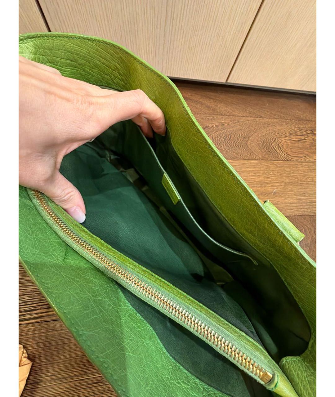 CELINE Зеленая сумка с короткими ручками из экзотической кожи, фото 3