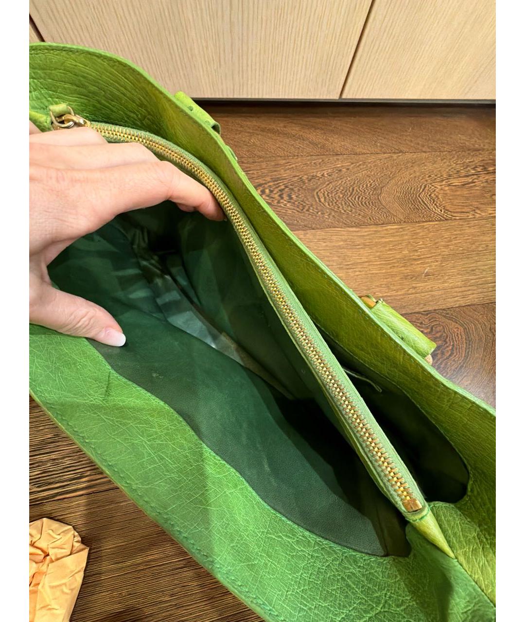 CELINE Зеленая сумка с короткими ручками из экзотической кожи, фото 4