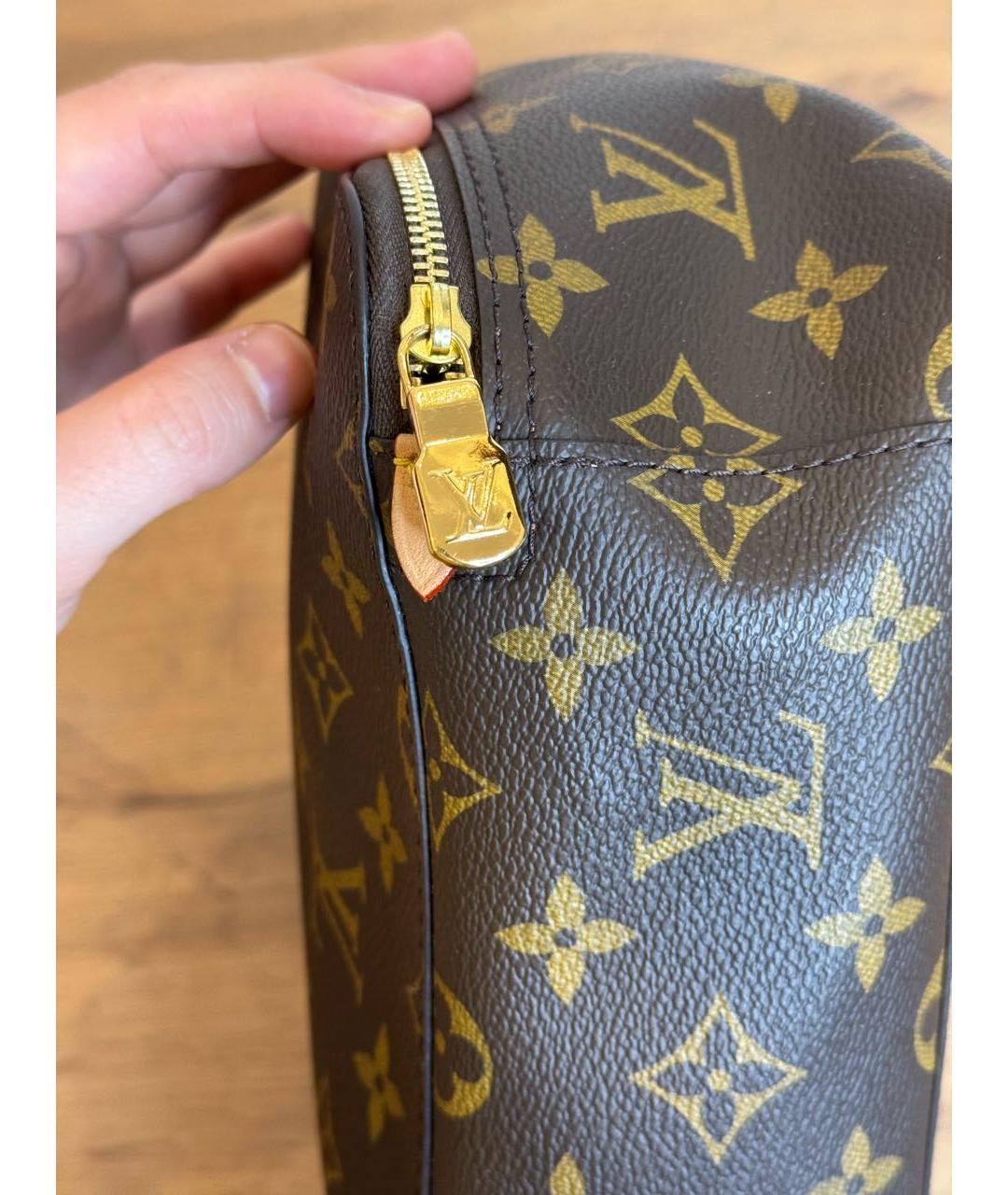 LOUIS VUITTON Коричневая косметичка, фото 8