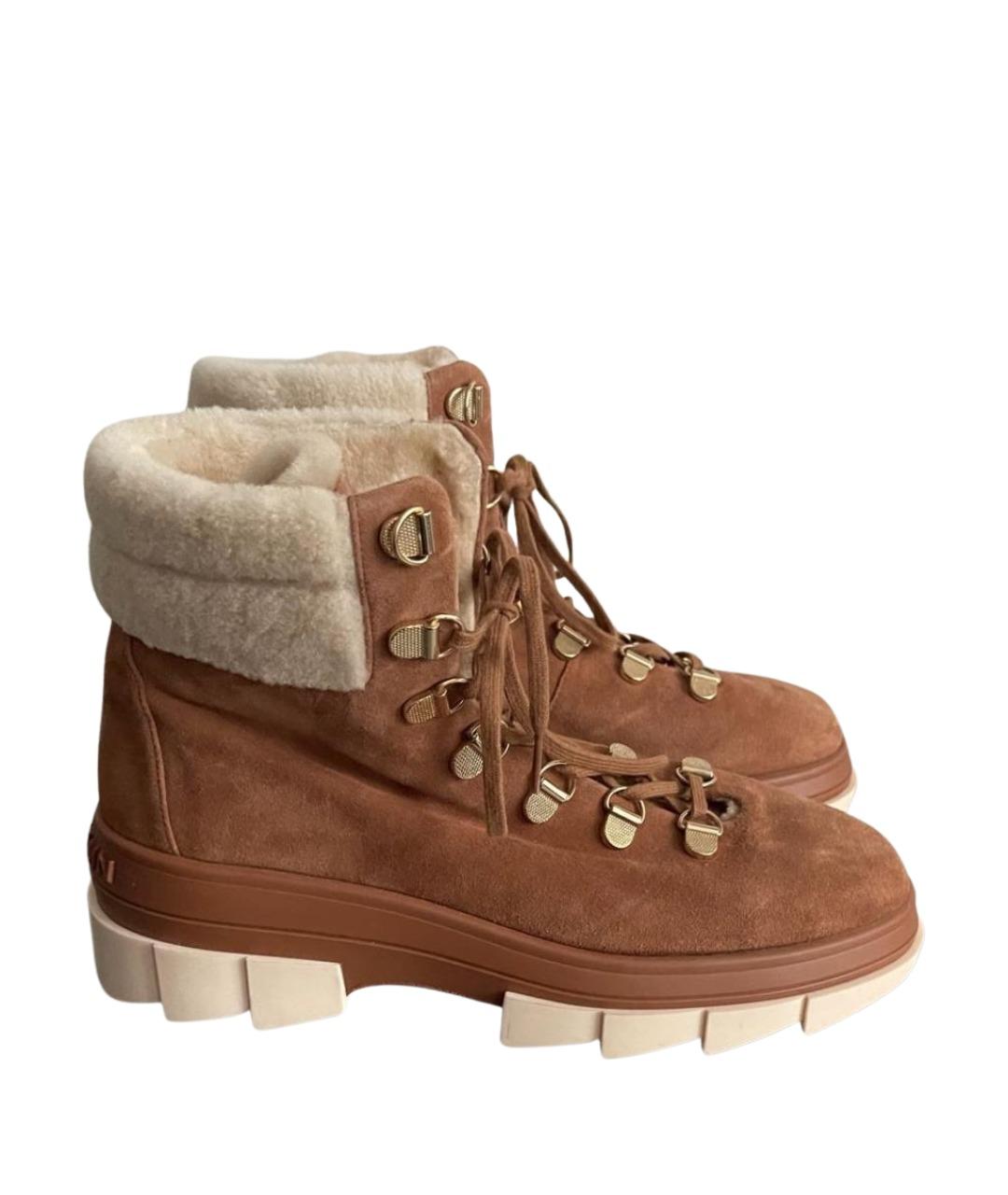 STUART WEITZMAN Коричневые замшевые ботинки, фото 1