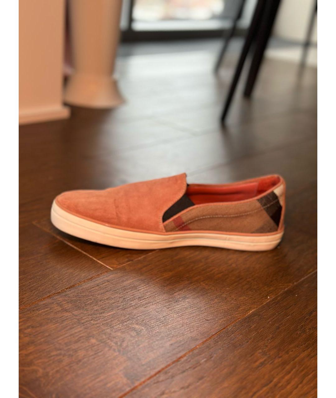 BURBERRY Коралловые замшевые слипоны, фото 3