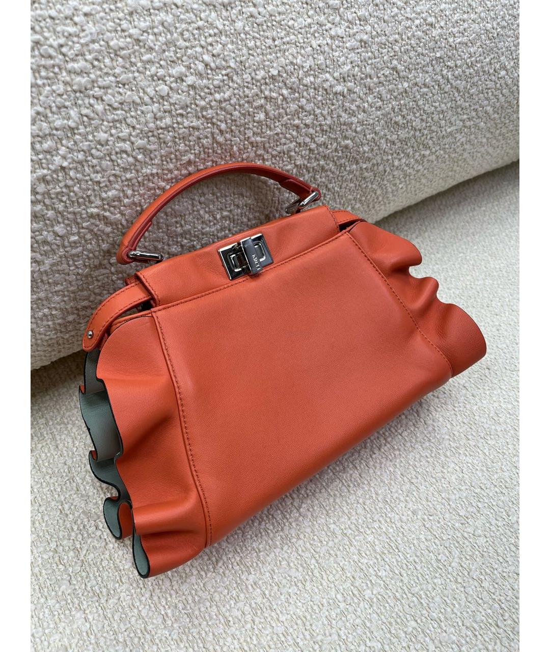 FENDI Оранжевая сумка с короткими ручками из лакированной кожи, фото 2