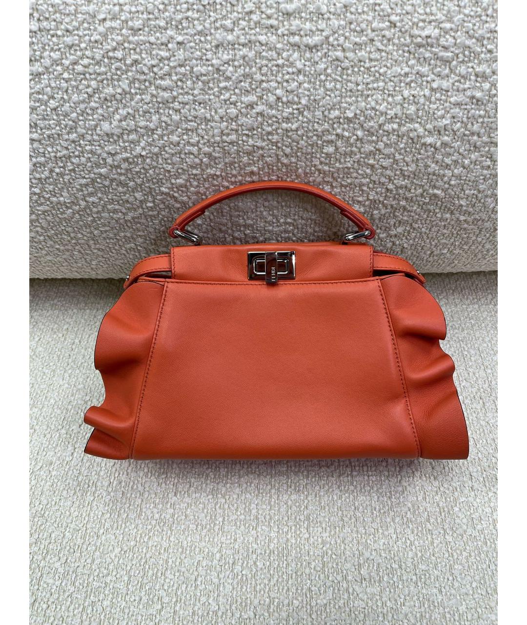 FENDI Оранжевая сумка с короткими ручками из лакированной кожи, фото 9