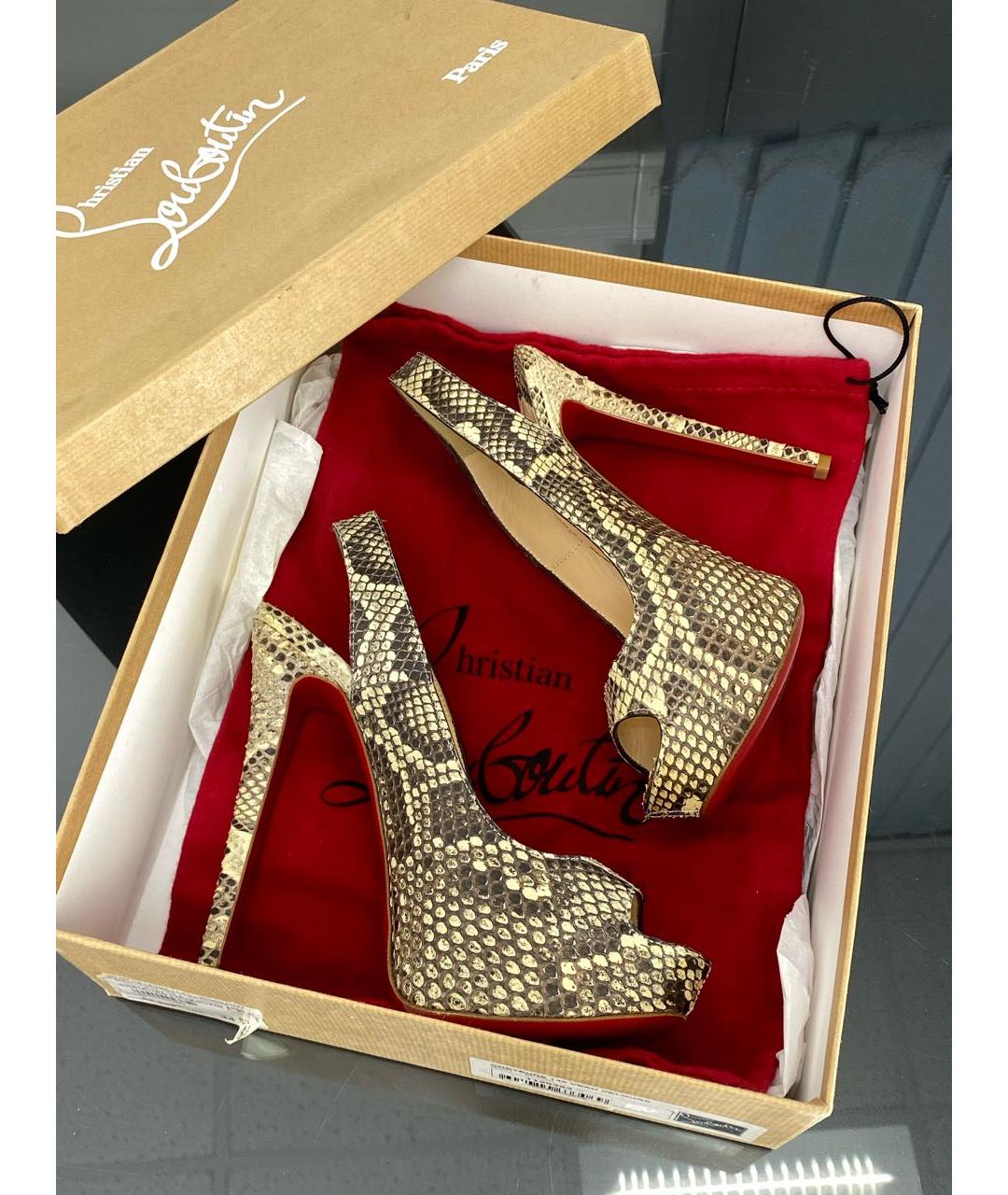 CHRISTIAN LOUBOUTIN Бежевые босоножки из экзотической кожи, фото 5