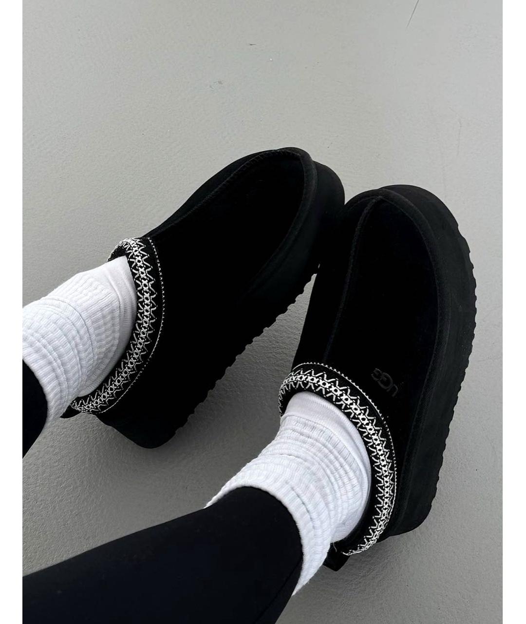 UGG AUSTRALIA Черные замшевые сабо, фото 2