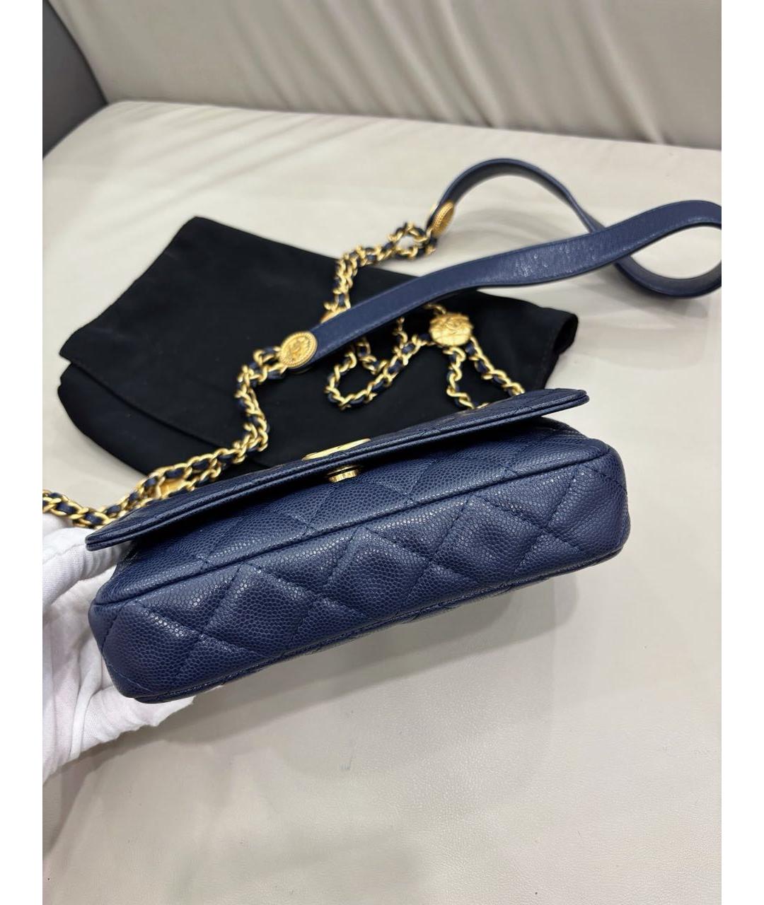 CHANEL Темно-синяя кожаная сумка через плечо, фото 5