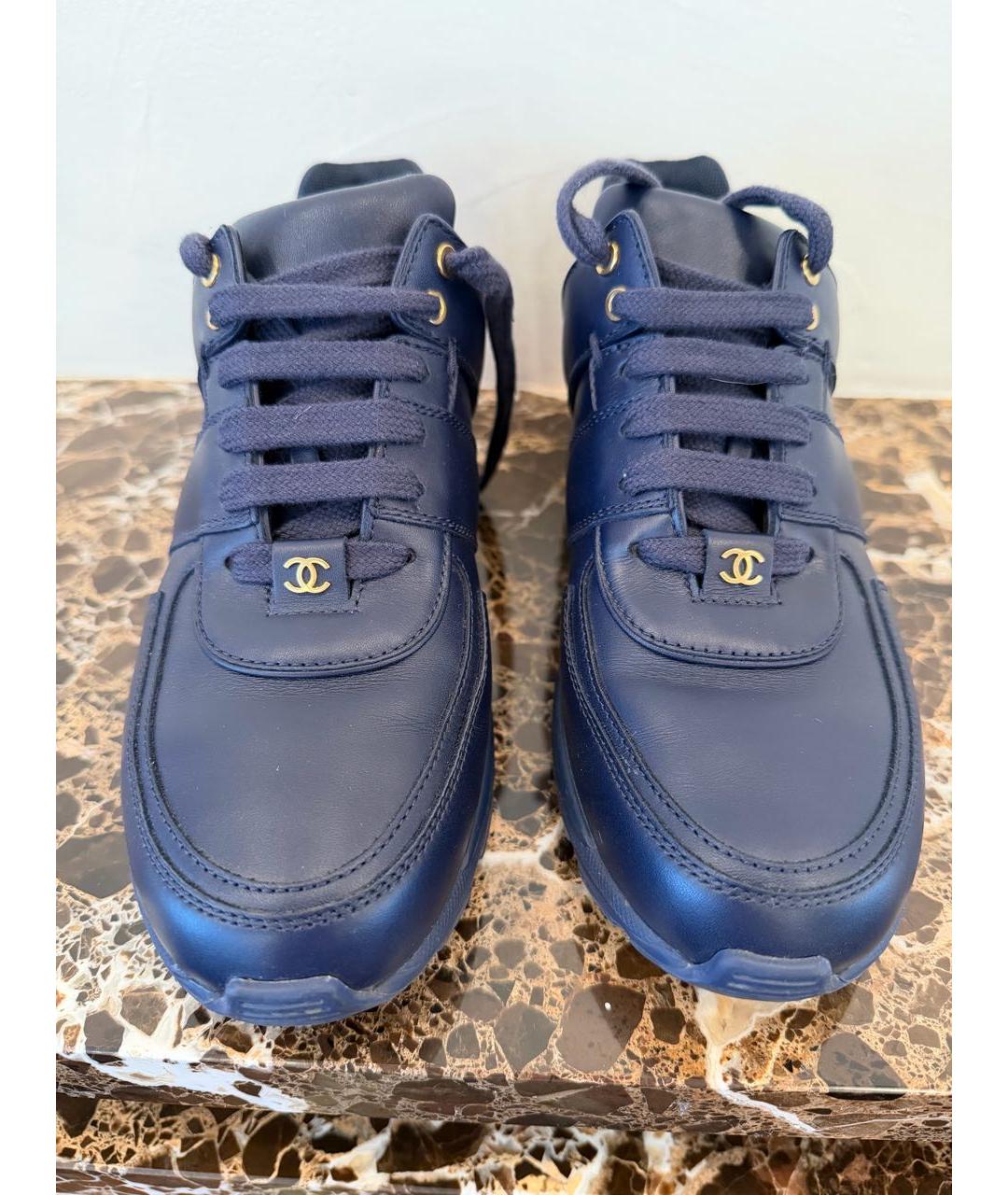 CHANEL Синие кожаные кроссовки, фото 2