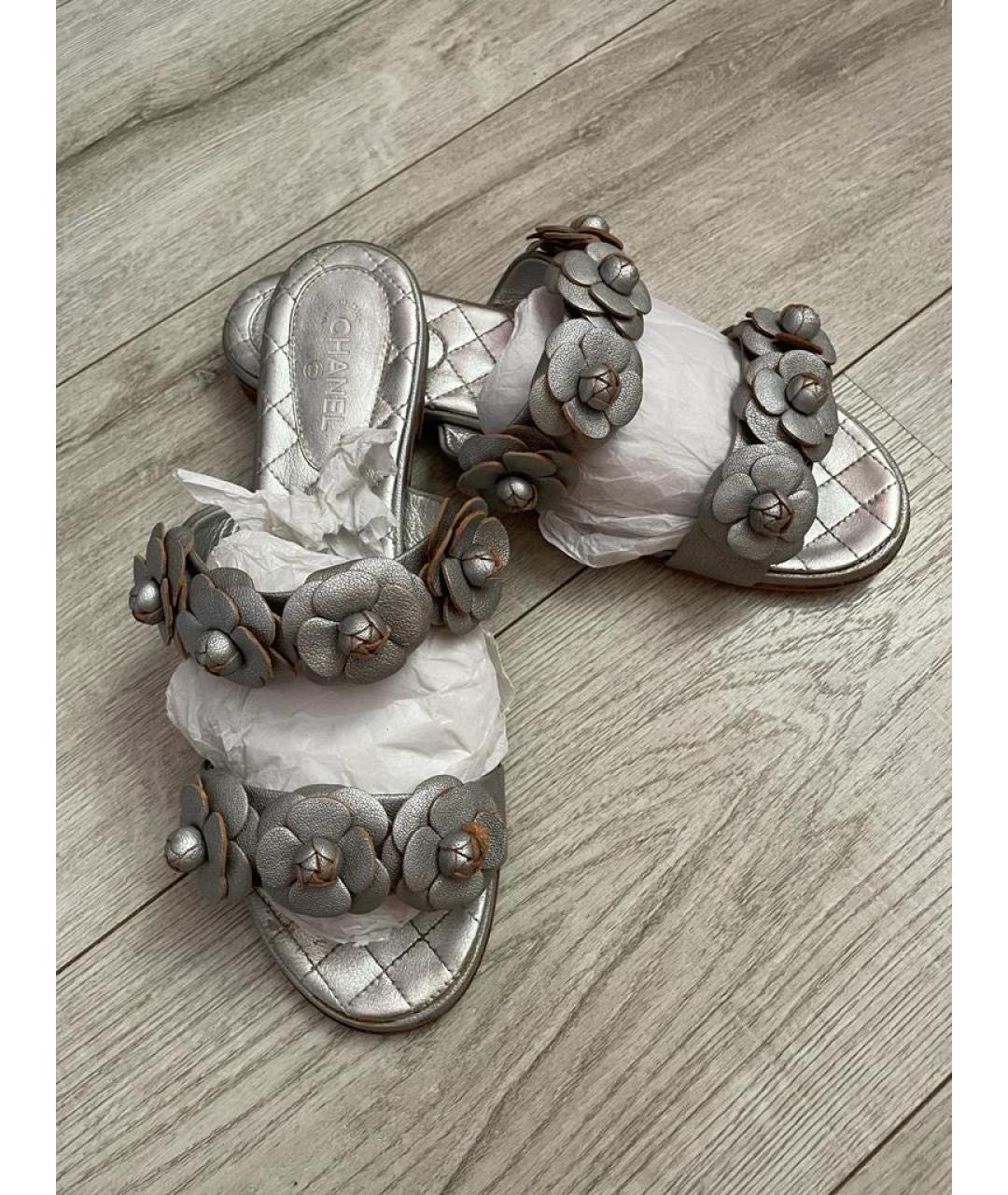 CHANEL Серебряные кожаные шлепанцы, фото 3