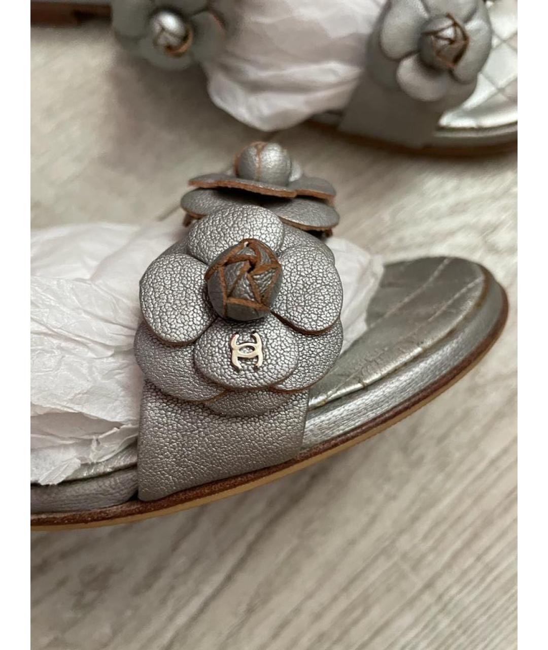 CHANEL Серебряные кожаные шлепанцы, фото 6
