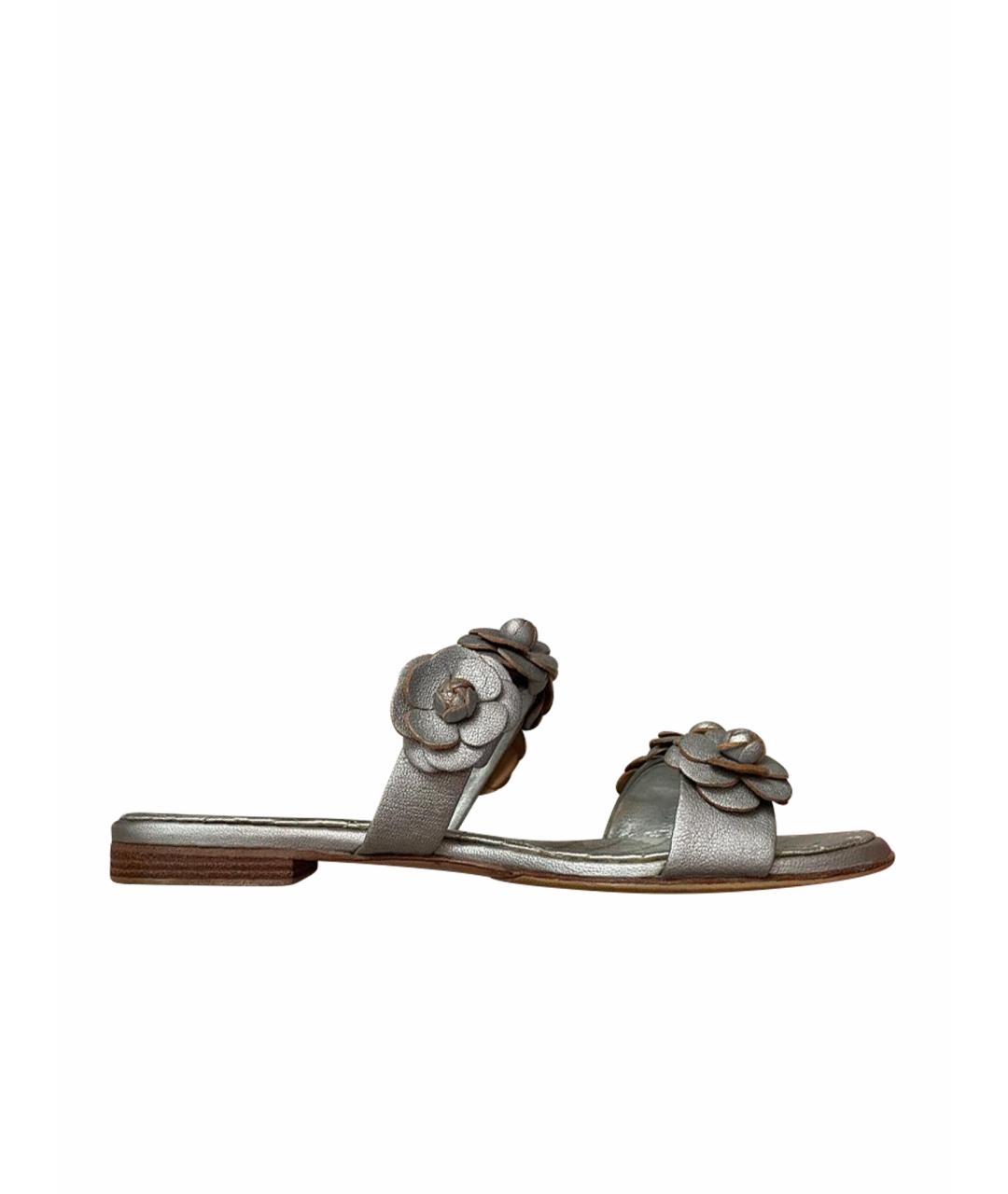 CHANEL Серебряные кожаные шлепанцы, фото 1