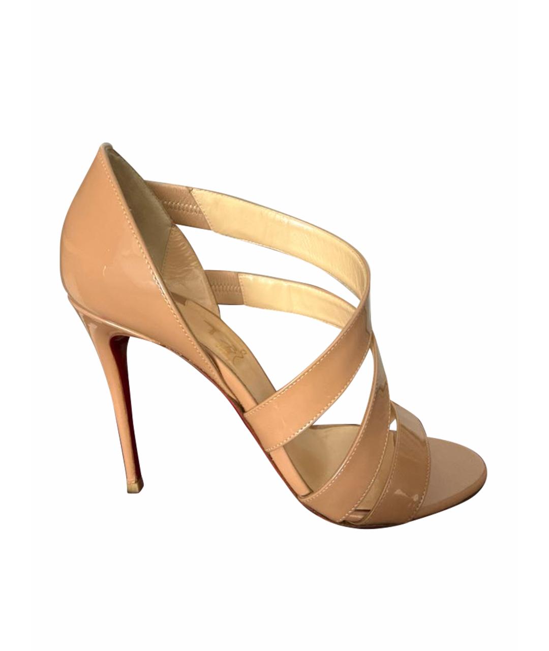 CHRISTIAN LOUBOUTIN Бежевые босоножки из лакированной кожи, фото 1