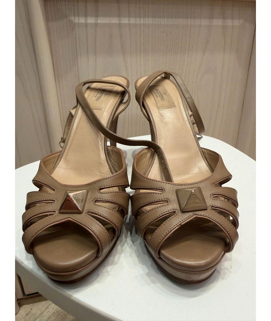 VALENTINO Бежевые кожаные босоножки, фото 7