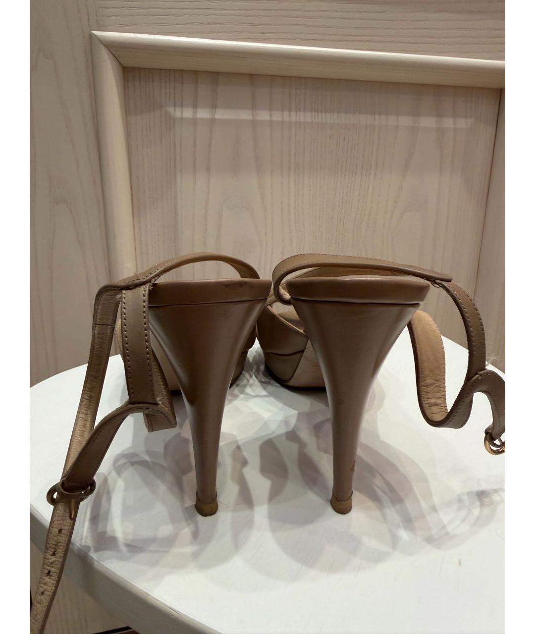 VALENTINO Бежевые кожаные босоножки, фото 4