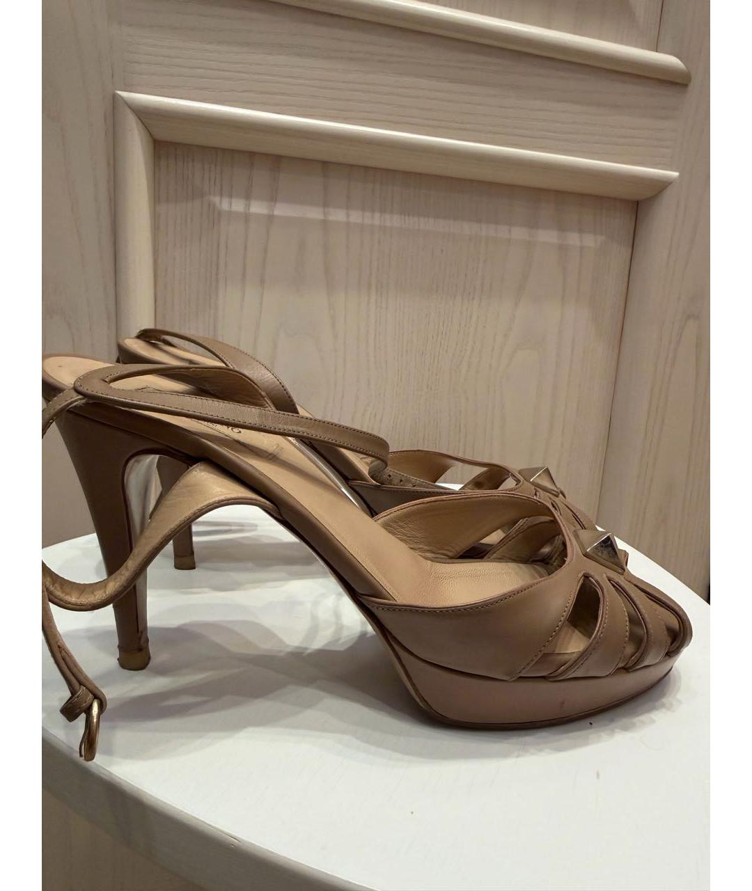 VALENTINO Бежевые кожаные босоножки, фото 8