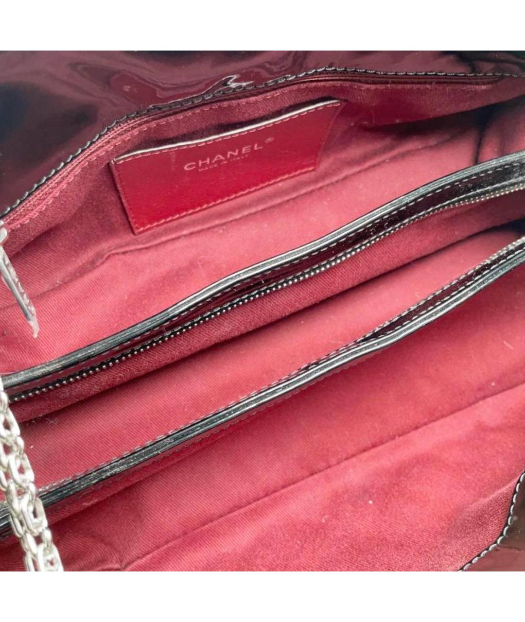 CHANEL Черная сумка с короткими ручками из лакированной кожи, фото 4