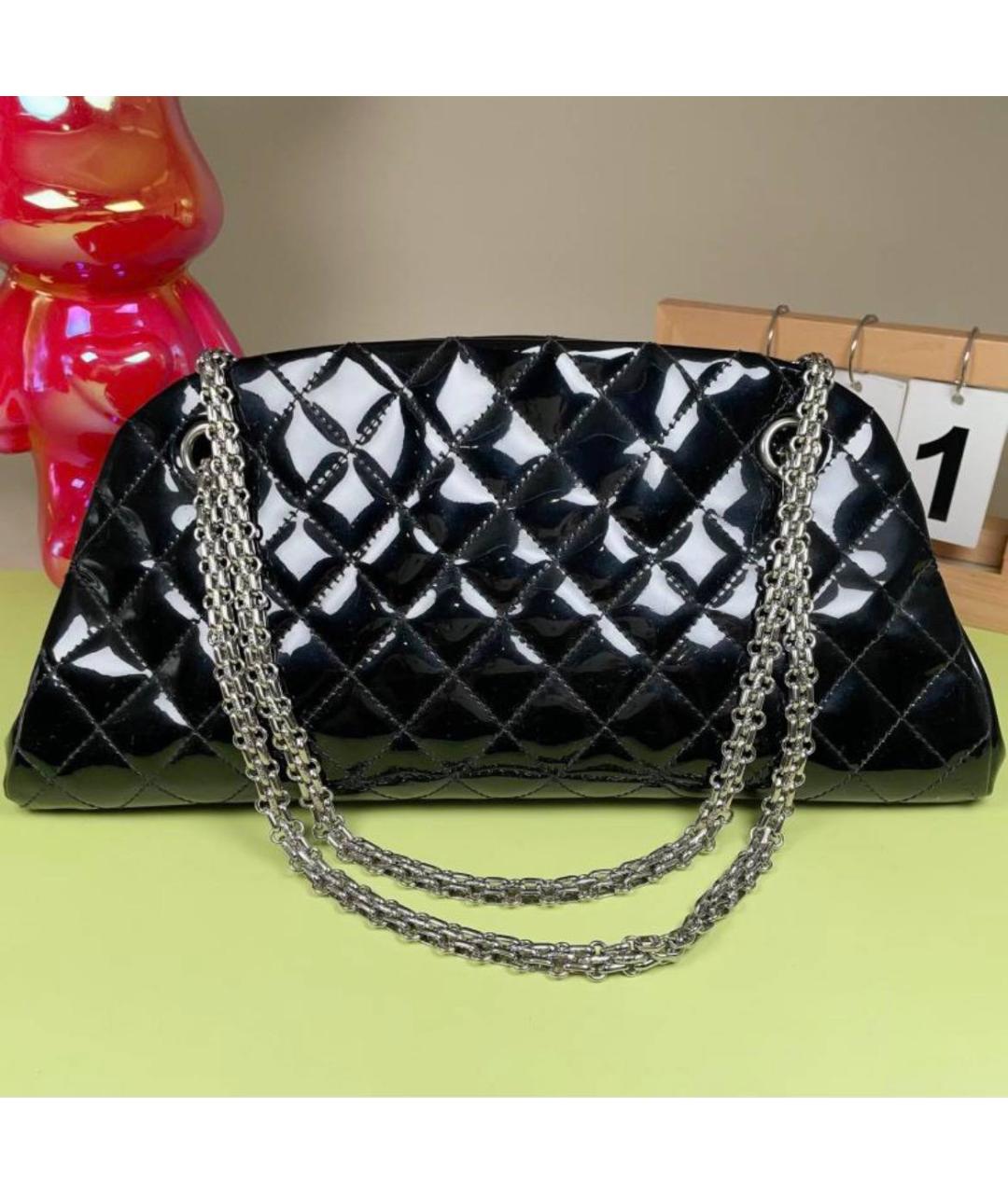 CHANEL Черная сумка с короткими ручками из лакированной кожи, фото 3