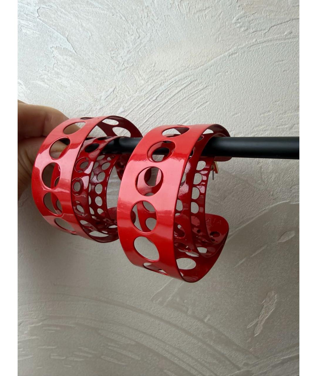ALAIA Красные металлические серьги, фото 8