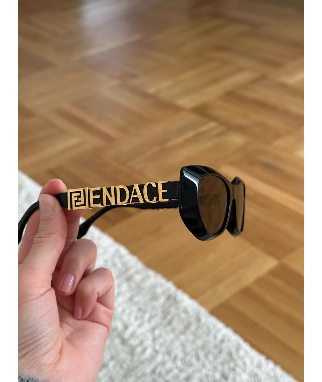 FENDI Черные пластиковые солнцезащитные очки, фото 3