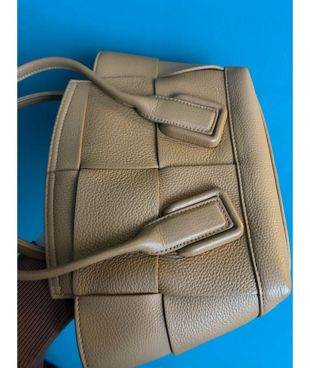 BOTTEGA VENETA Коричневая кожаная сумка с короткими ручками, фото 3