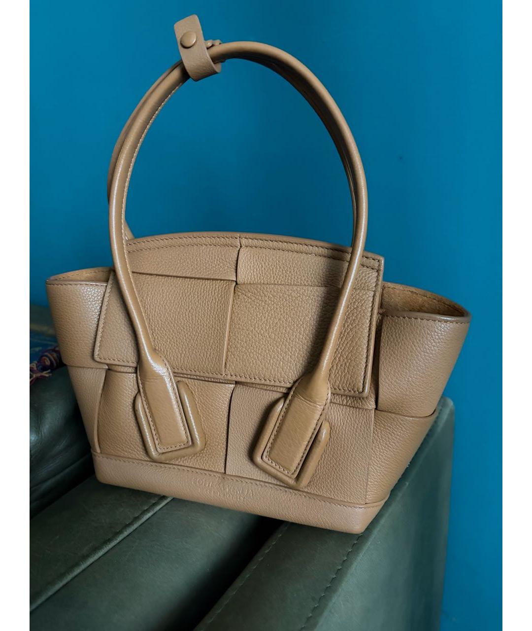 BOTTEGA VENETA Коричневая кожаная сумка с короткими ручками, фото 2