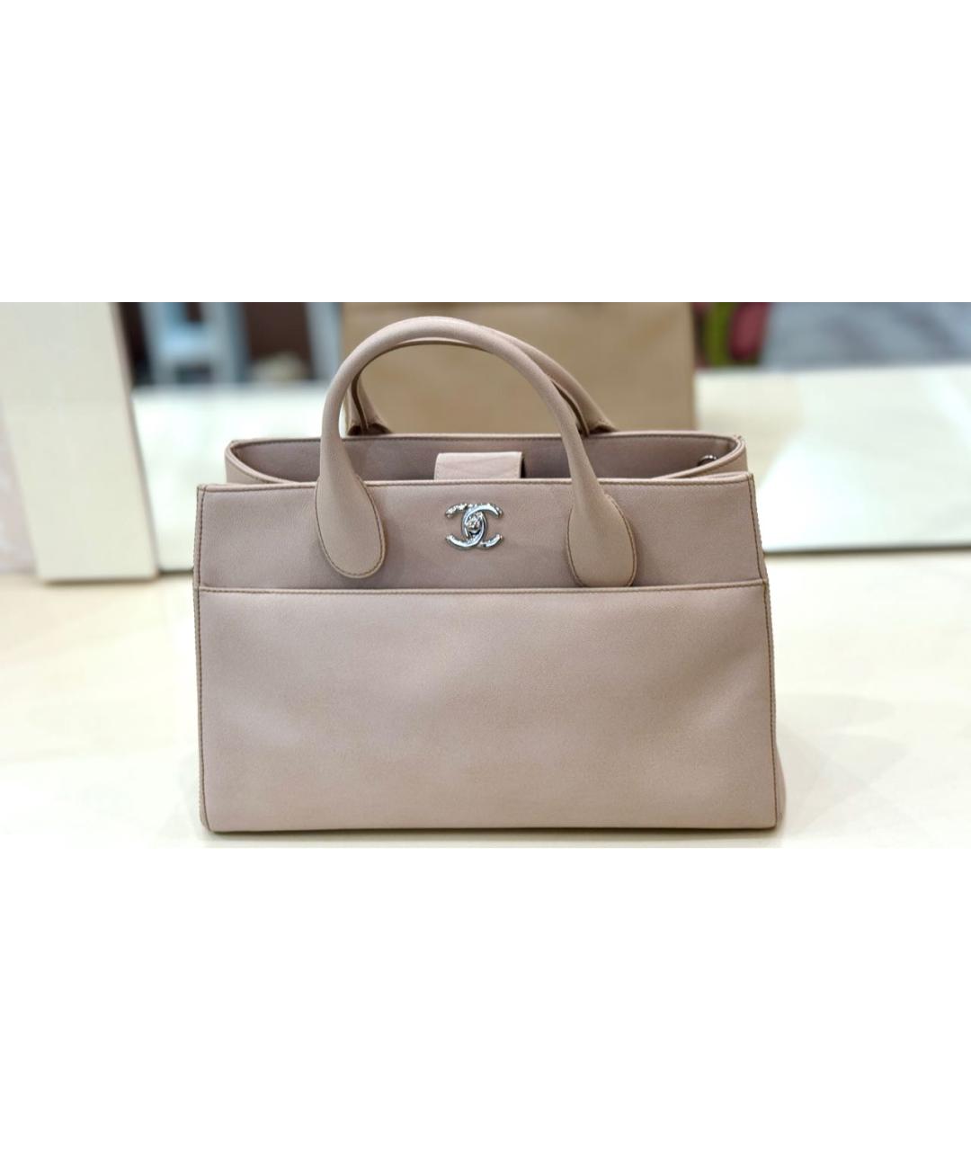 CHANEL Бежевая кожаная сумка с короткими ручками, фото 3