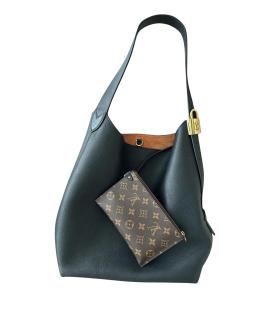 LOUIS VUITTON Сумка через плечо