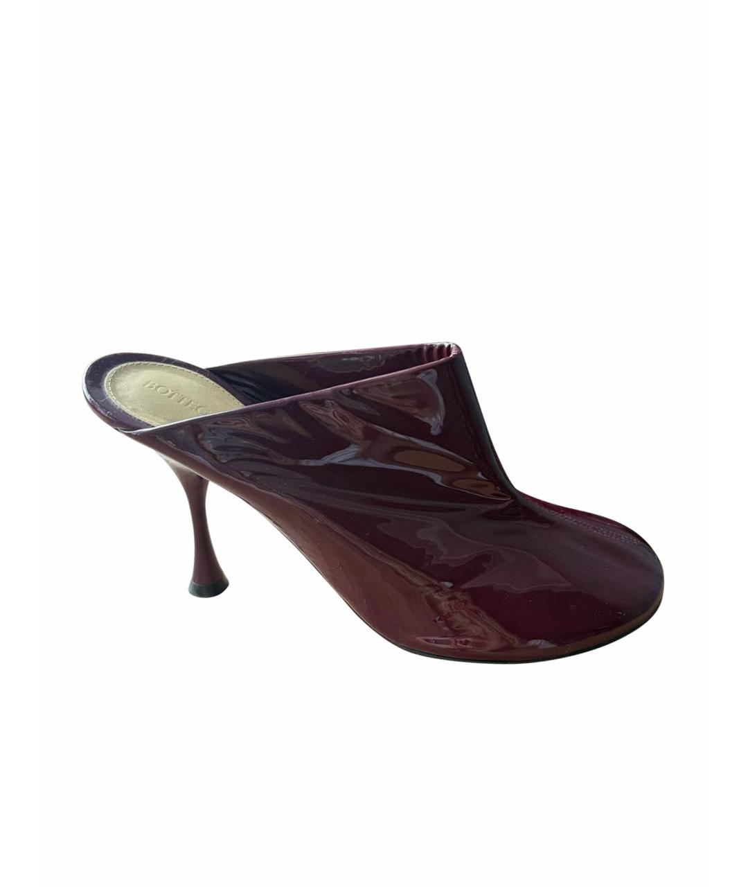 BOTTEGA VENETA Бордовые мюли из лакированной кожи, фото 1