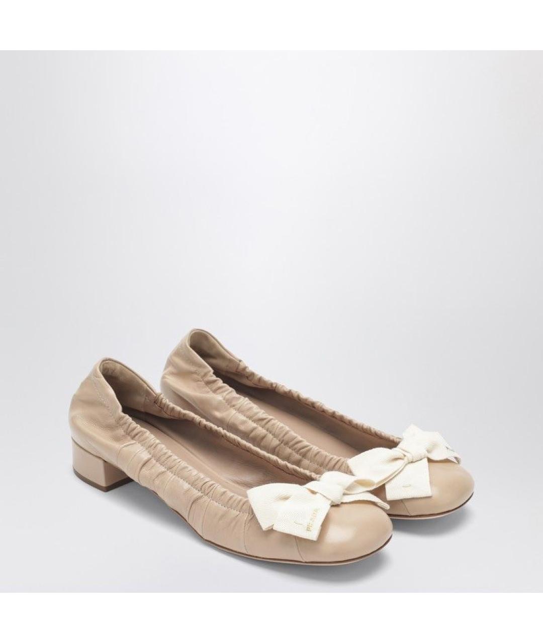 PRADA Бежевые кожаные балетки, фото 2