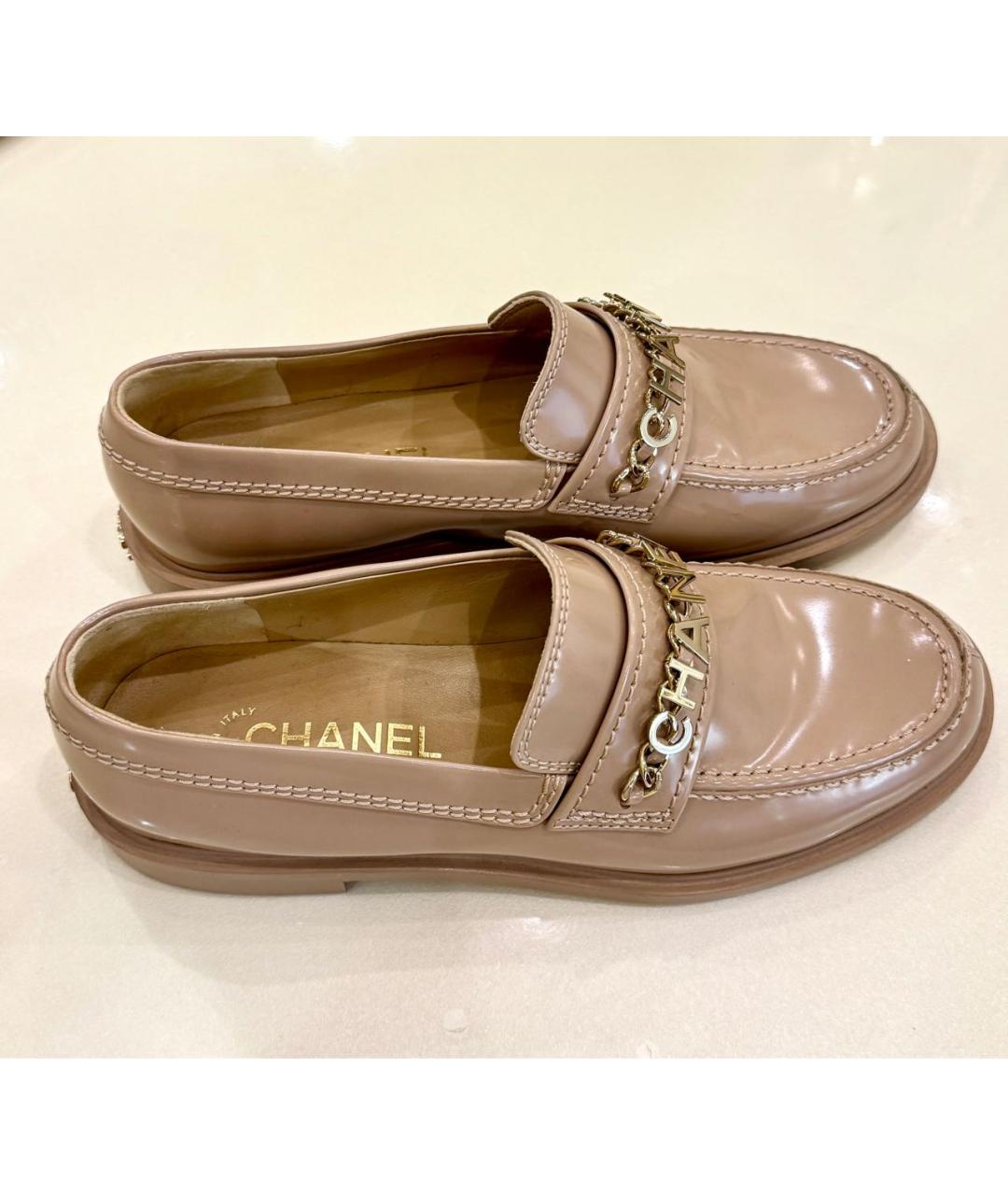 CHANEL Бежевые лоферы из лакированной кожи, фото 6