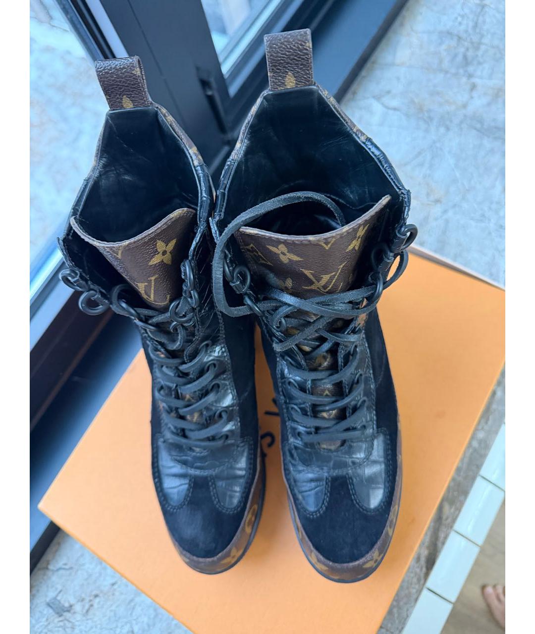 LOUIS VUITTON Черные замшевые ботинки, фото 3