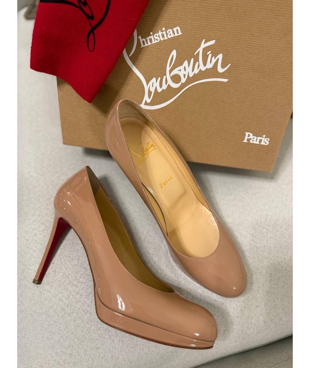 CHRISTIAN LOUBOUTIN Бежевые туфли из лакированной кожи, фото 6